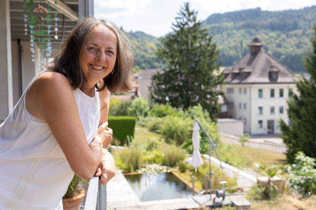 Ich auf Balkon